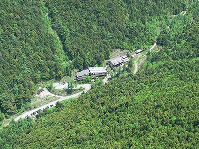 上空からの唐沢鉱泉の写真